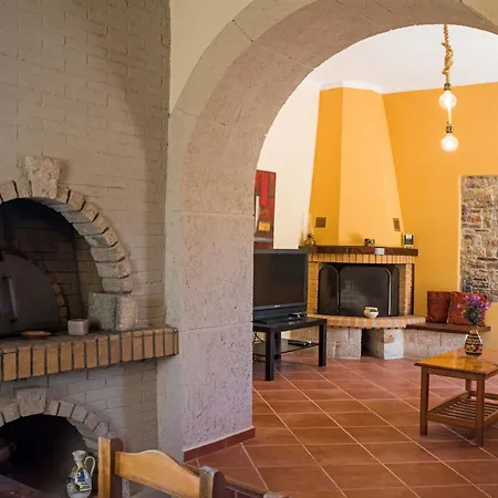 Holiday home Volari House Drimon